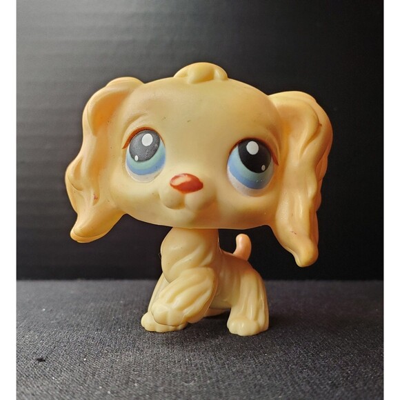 LPS Littlest Pet Shop 2005 Cocker Spaniel #91 Light Blue Eyes Red Magnet - Picture 1 of 2